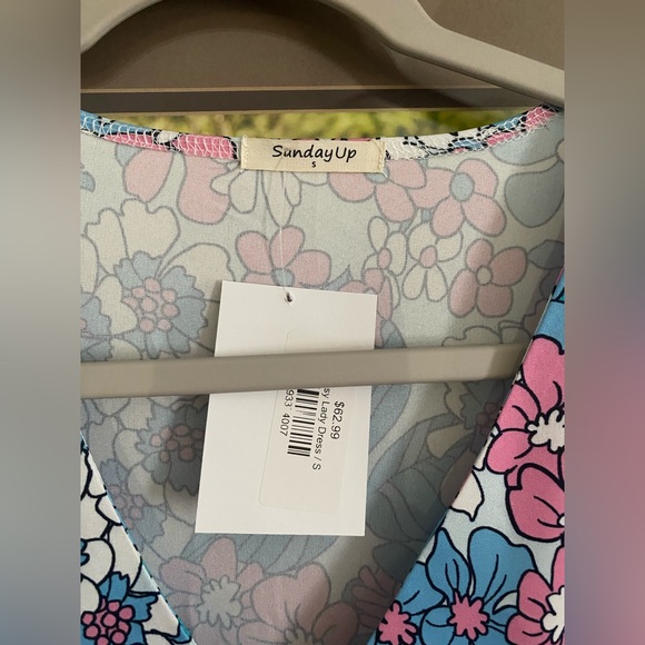 SundayUp midi floral dress Size SMALL - Picture 3 of 3